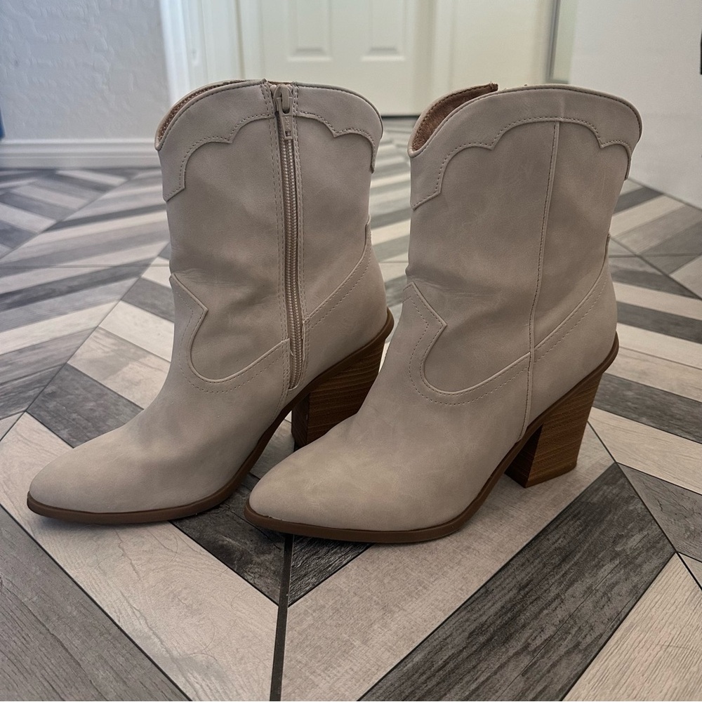 LC Lauren Conrad Beige Heeled Western Boots